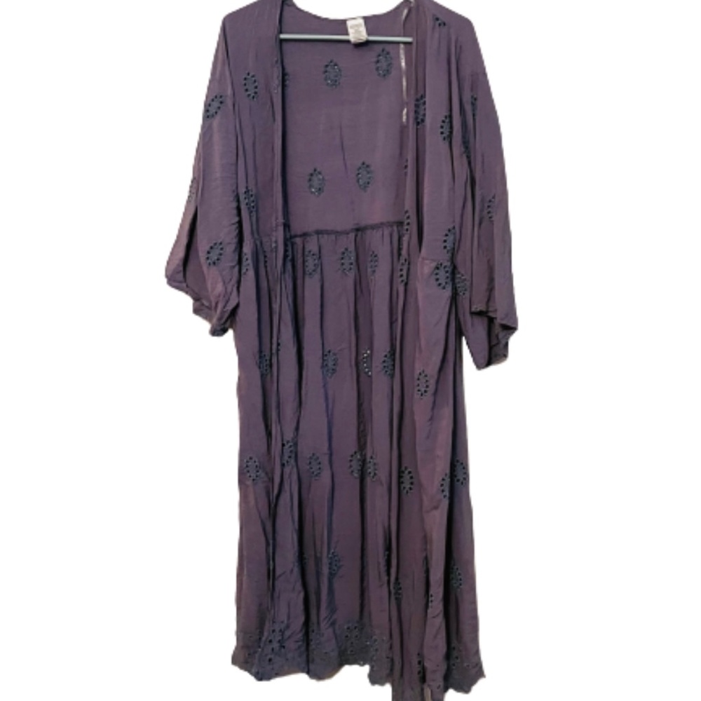 Knee length cardigan with Lace designs